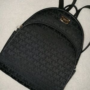 💕NWT🙌 Michael Kors Large Black Abbey Backpack